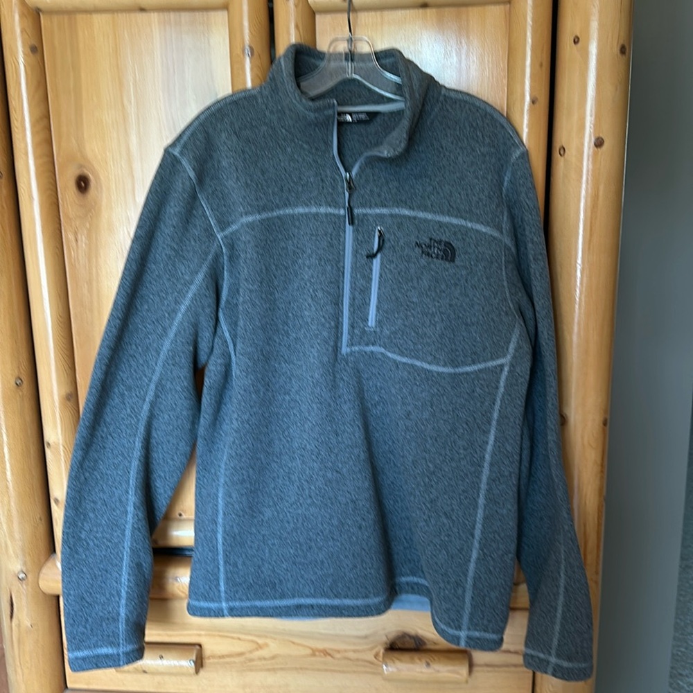 North Face men’s quarter zip fleece lined sweatshirt. Size L Gray